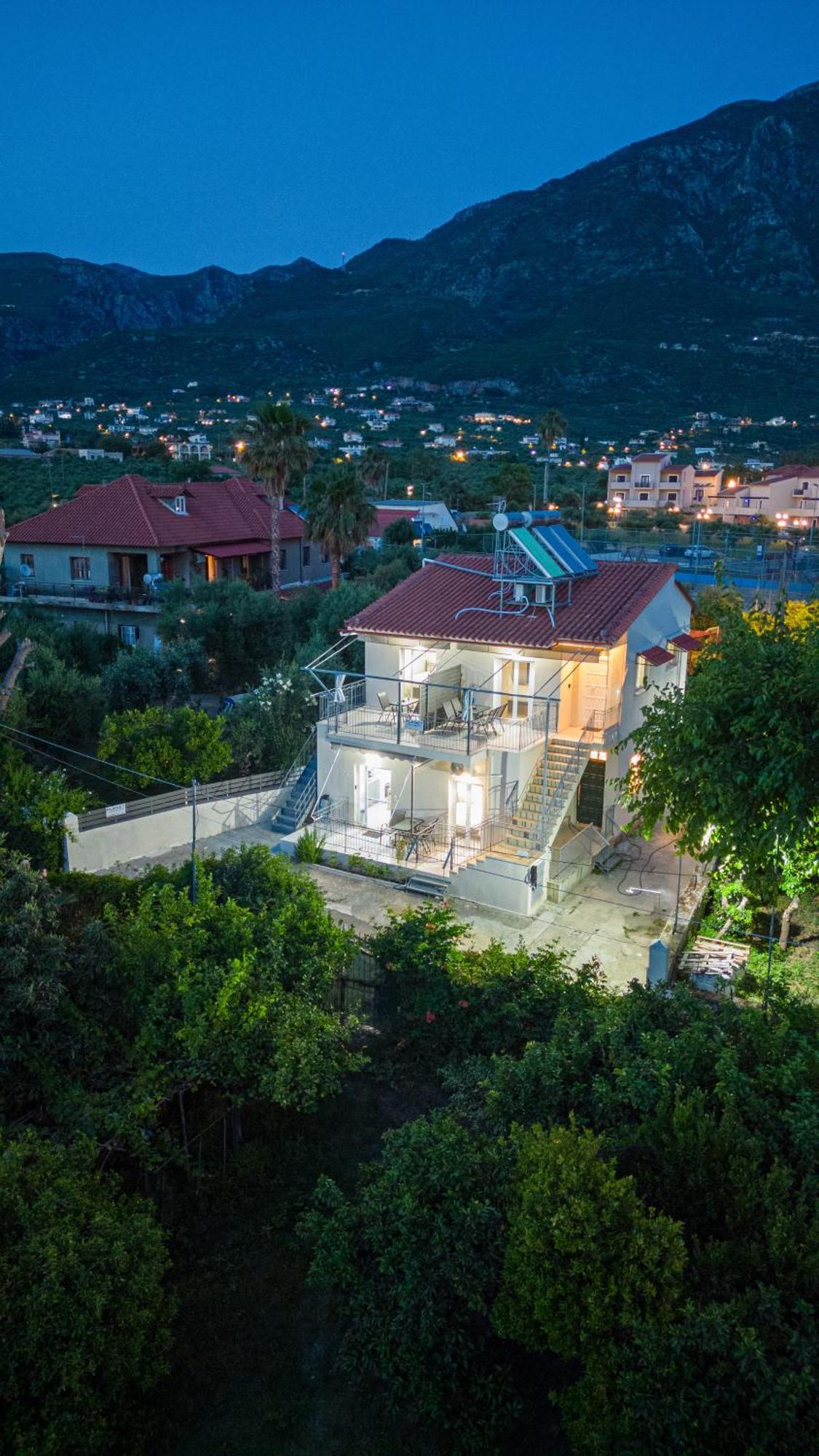 Planet Seaside Apartments Kalamata Exterior foto